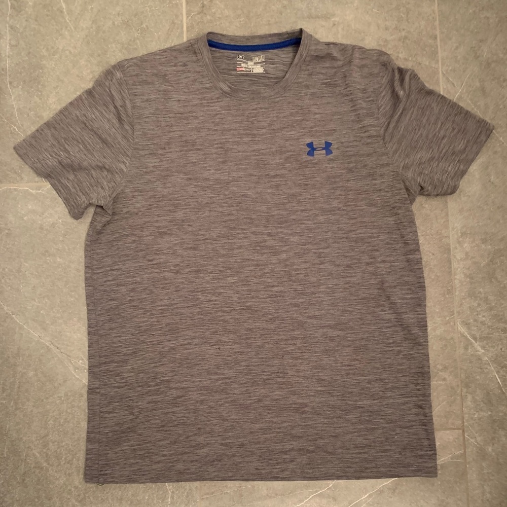 SOLD. Under Armour gray men’s medium heat gear